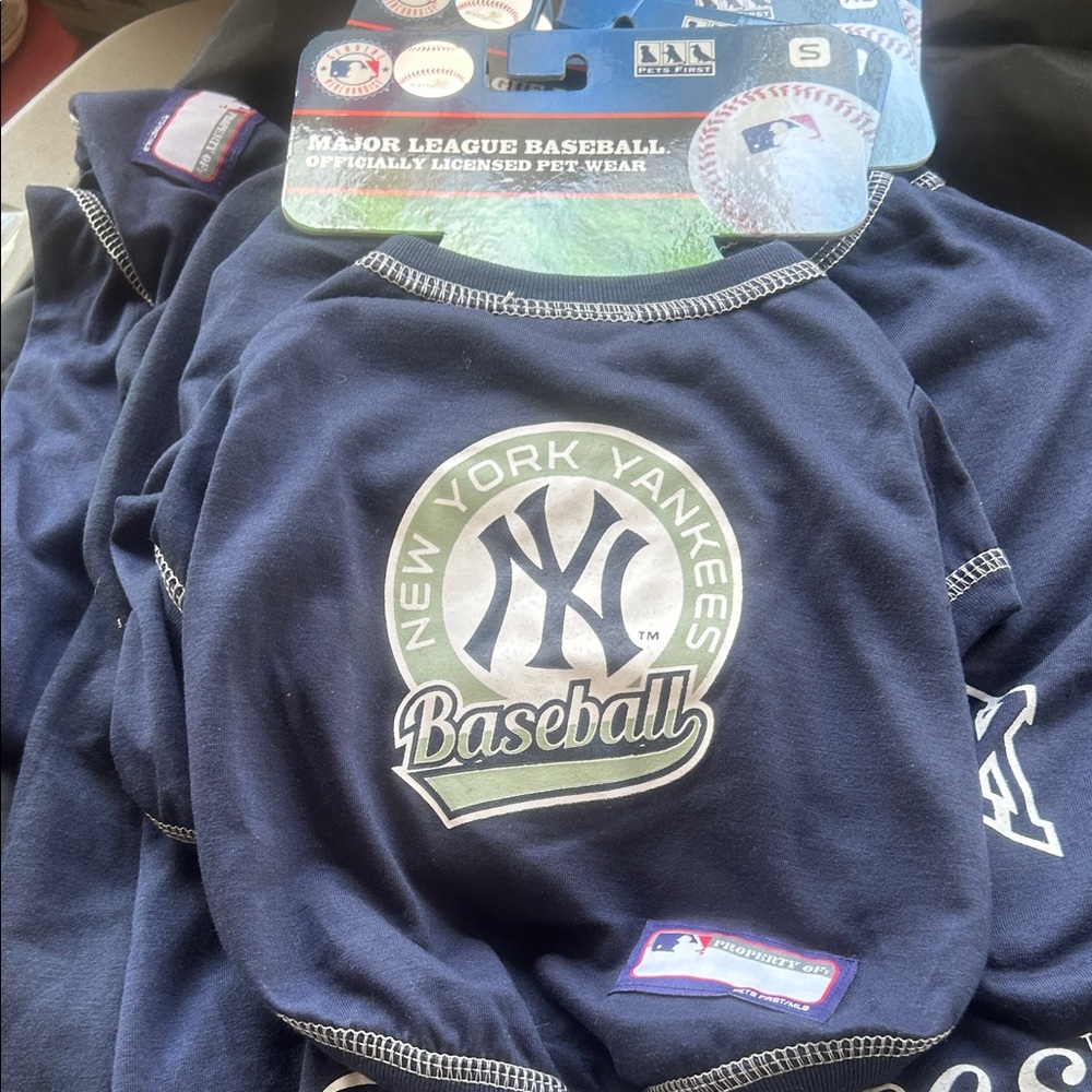 New York Yankees dog wear. Lot of 5 nwts